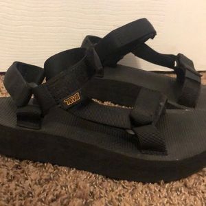 PLATFORM TEVA SANDALS WITH ADJUSTABLE VELCRO STRAPS